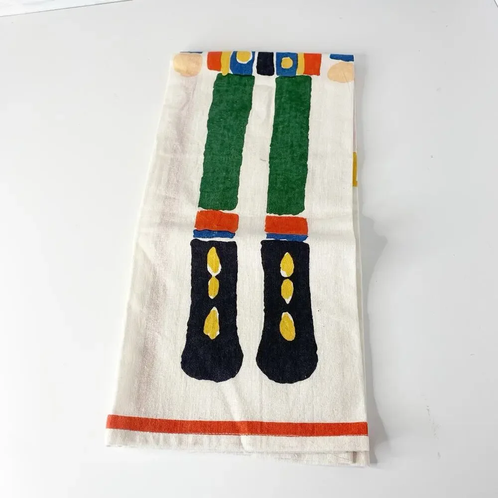 Mahogany Christmas Hand Towel With Tall Skinny Nutcracker 20